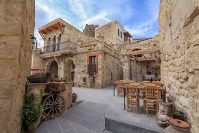 Abu Hayat Cave Suites