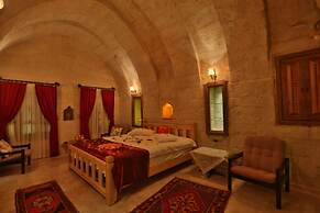 Abu Hayat Cave Suites
