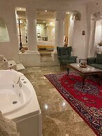 Abu Hayat Cave Suites