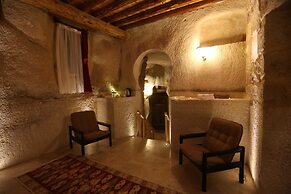 Abu Hayat Cave Suites