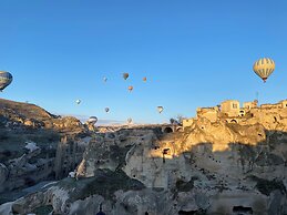 Abu Hayat Cave Suites