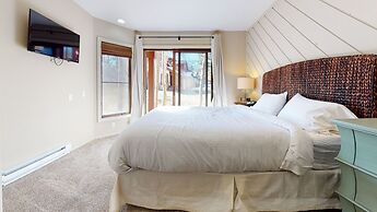 Snowcreek III 415 Gorgeous Mountain Views, Remodeled with Washer Dryer