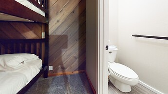 Snowcreek III 415 Gorgeous Mountain Views, Remodeled with Washer Dryer