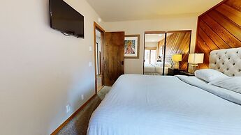 Snowcreek III 415 Gorgeous Mountain Views, Remodeled with Washer Dryer