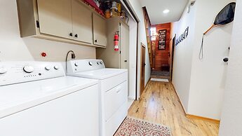 Snowcreek III 415 Gorgeous Mountain Views, Remodeled with Washer Dryer