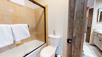 Snowcreek III 415 Gorgeous Mountain Views, Remodeled with Washer Dryer