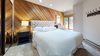 Snowcreek III 415 Gorgeous Mountain Views, Remodeled with Washer Dryer