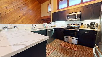 Snowcreek III 415 Gorgeous Mountain Views, Remodeled with Washer Dryer