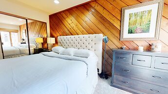 Snowcreek III 415 Gorgeous Mountain Views, Remodeled with Washer Dryer