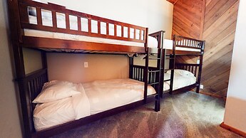 Snowcreek III 415 Gorgeous Mountain Views, Remodeled with Washer Dryer