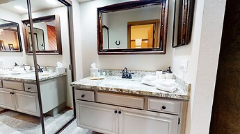 Snowcreek III 415 Gorgeous Mountain Views, Remodeled with Washer Dryer