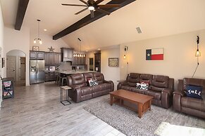 Lazy Southern Getaway RR 7252B 7 Bedroom Home by RedAwning