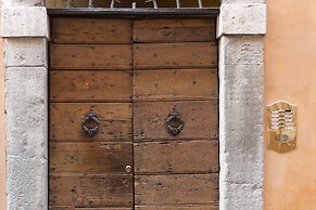 Rome as you feel - Vicolo delle Grotte