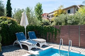 Acrotel Athena Residence