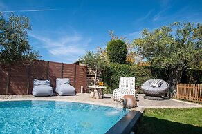 Acrotel Athena Residence