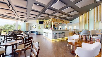 Acrotel Athena Residence