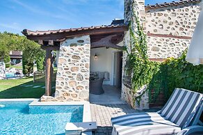 Acrotel Athena Residence