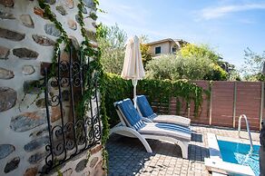 Acrotel Athena Residence