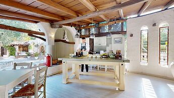 Acrotel Athena Residence