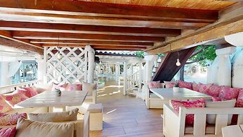 Acrotel Athena Residence