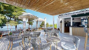 Acrotel Athena Residence