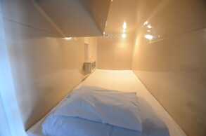Kumamoto Capsule Hotel - Hostel, Caters to Men