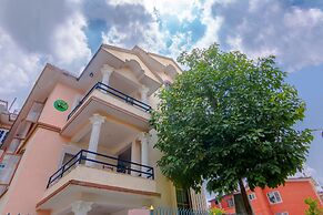 Lemon Tree Apartment and Homestay