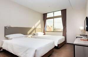 Holiday Garden Hotel SKM Park