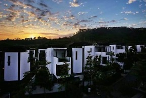 Moon River Yard Villa