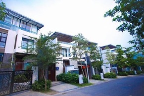 Moon River Yard Villa