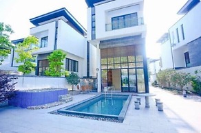 Moon River Yard Villa