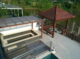 Moon River Lake View Villa