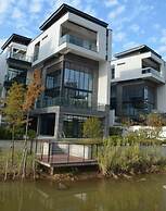 Moon River Lake View Villa