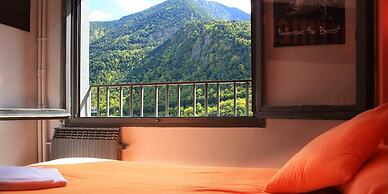 Barri Antic Hostel & Pub