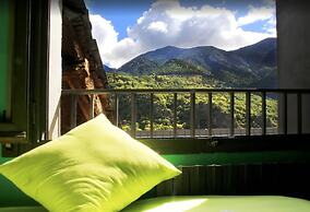 Barri Antic Hostel & Pub