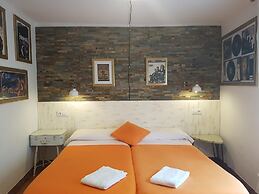 Barri Antic Hostel & Pub