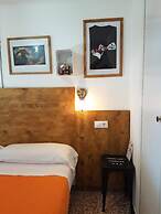 Barri Antic Hostel & Pub