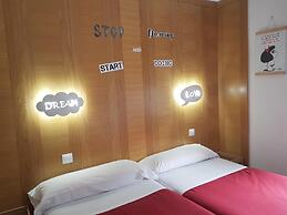 Barri Antic Hostel & Pub