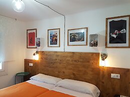 Barri Antic Hostel & Pub