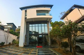 Moon River European Style Villa