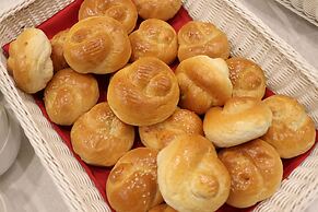 QueenSir International Hotel