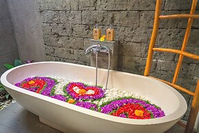 Three Gold Luxury Private Villa