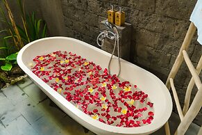 Three Gold Luxury Private Villa