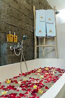 Three Gold Luxury Private Villa