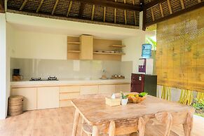 Three Gold Luxury Private Villa