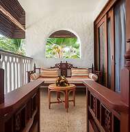 Travellers Beach Hotel & Club