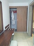 Travellers Beach Hotel & Club