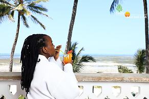 Travellers Beach Hotel & Club