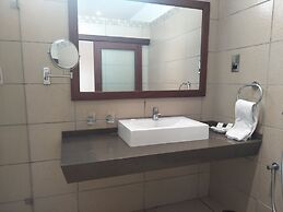 Travellers Beach Hotel & Club