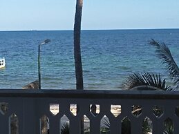 Travellers Beach Hotel & Club